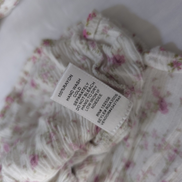Rose And Grey Floral Smocked Off-Shoulder Top L - Picture 5 of 8